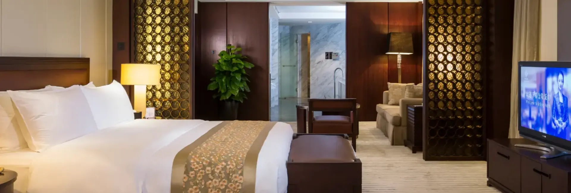 Guestroom – 4-Person Occupancy (King Bed)