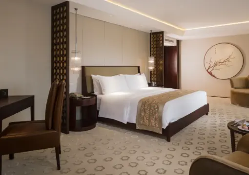 Guestroom – 4-Person Occupancy (King Bed)