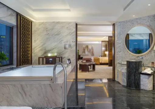 Guestroom – 4-Person Occupancy (King Bed)