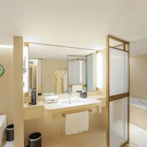 Jinling Tower Magic Three-Bedroom Family Room