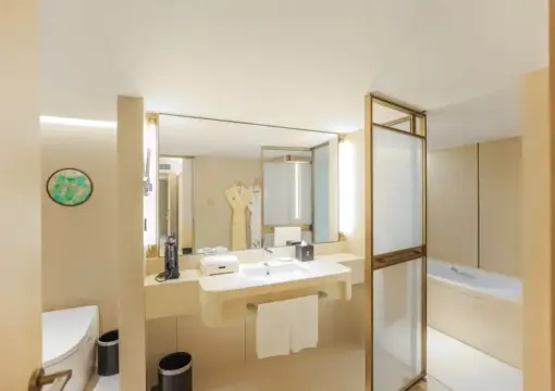 Jinling Tower Magic Three-Bedroom Family Room