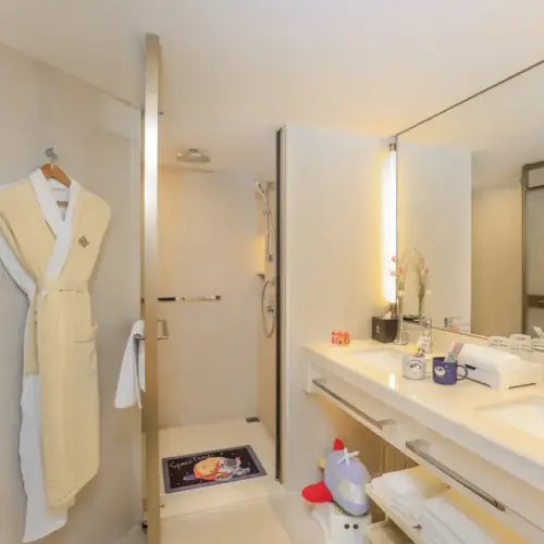 Jinling Tower Magic Three-Bedroom Family Room