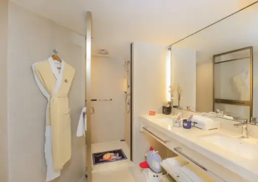 Jinling Tower Magic Three-Bedroom Family Room